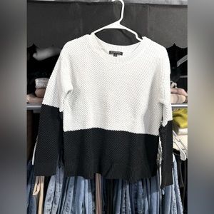 Women’s Banana Republic sweater. Size Medium.